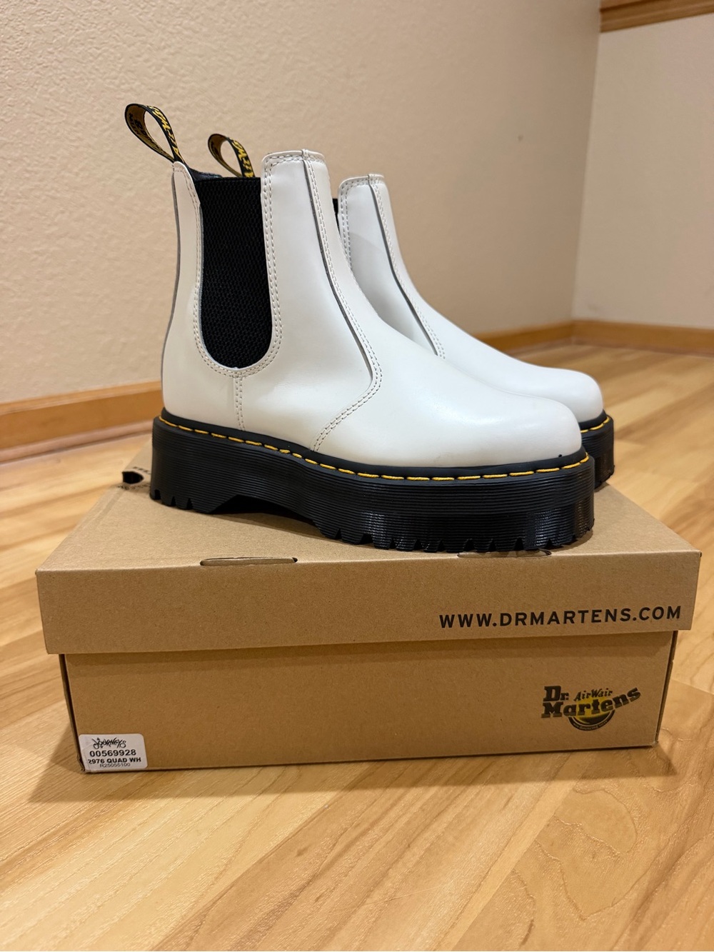 Dr. Martens 2976 Quad White Smooth Platform Chelsea Boots Women’s 7